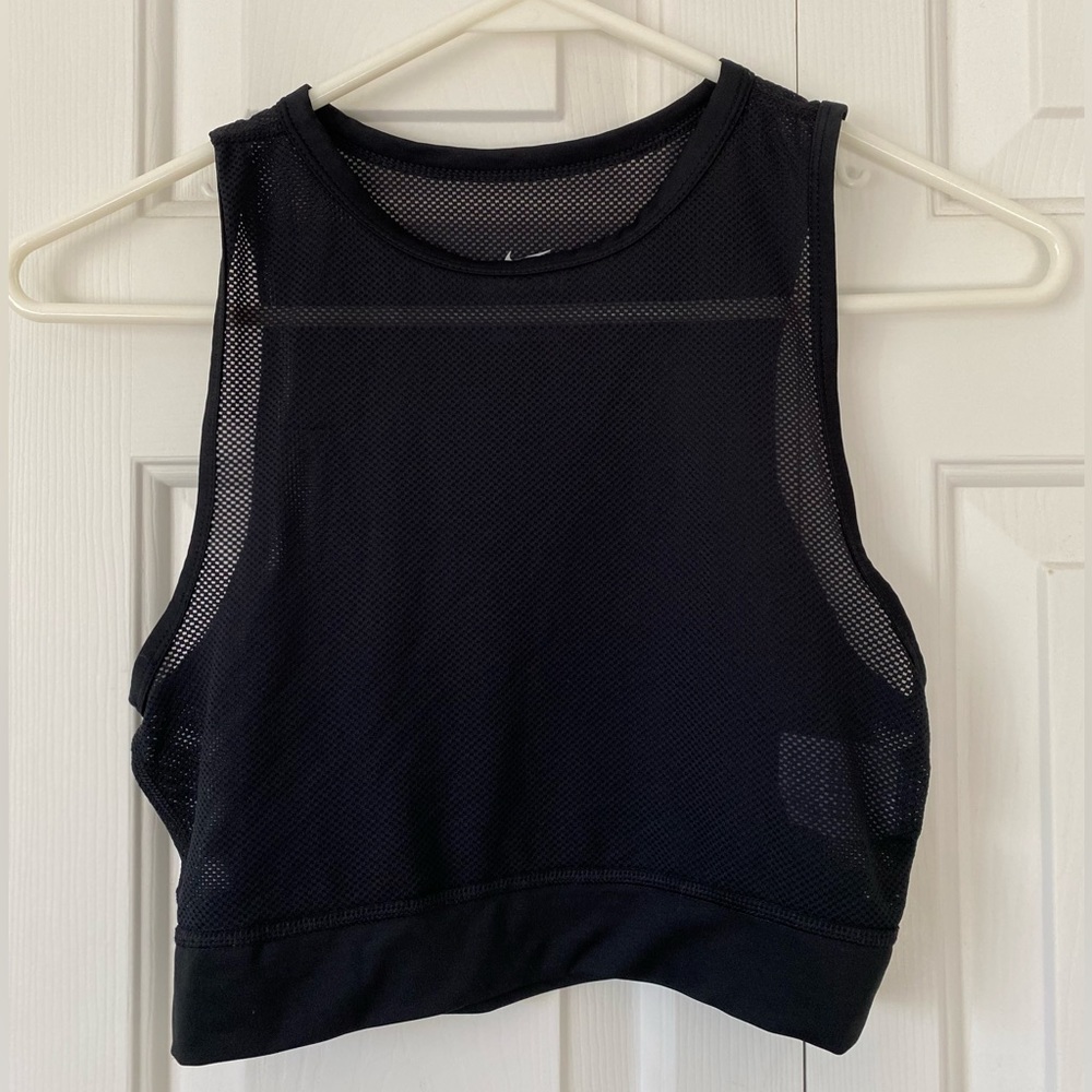 Women’s Nike cropped tank